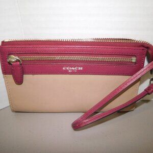 Coach Tricolor leather wristlet Tan /Burgandy